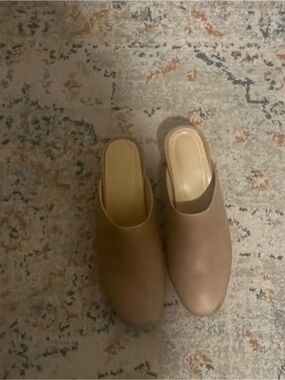 Nisolo Beige/Tan Leather Slip-On Mules